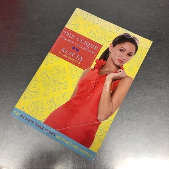 The Clique: Summer Collection: Alicia by: Lisi Harrison, paperback book - Picture 1 of 5